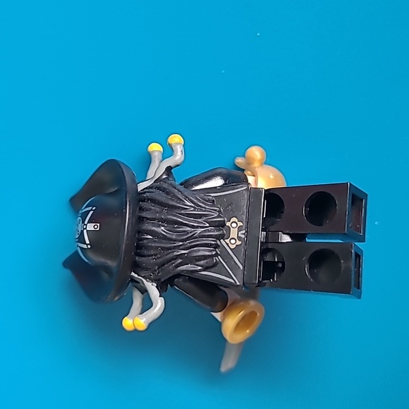 Lego Minifigure Pirates of the Caribbean Blackbeard poc007 w/ Golden Sword - Picture 2 of 2